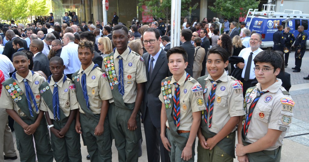 Randall-Stephenson-and-Scouts-at-memorial-service