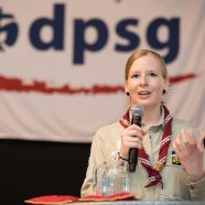 DPSG wählt neue Bundesvorsitzende, Biberstufe mit weißen Halstüchern